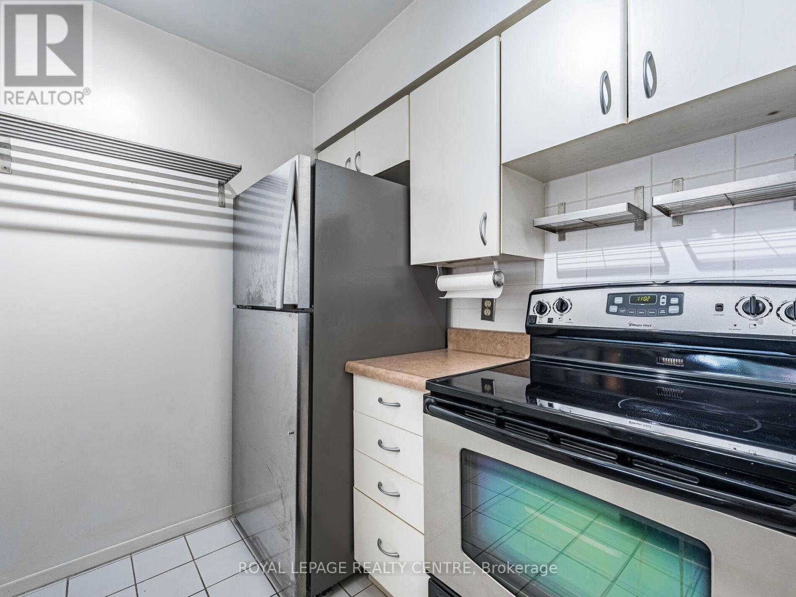 402 - 20 Southport Street, Toronto (High Park-Swansea), Ontario  M6S 4Y8 - Photo 9 - W12207700