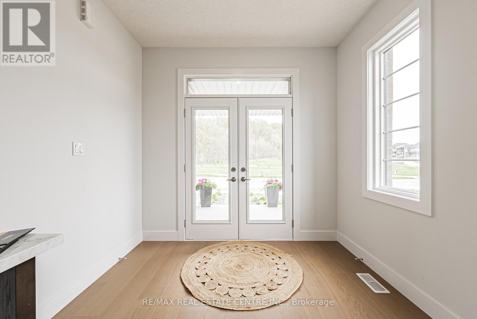 546 Benninger Drive, Kitchener, Ontario  N2E 0C9 - Photo 2 - X12207640