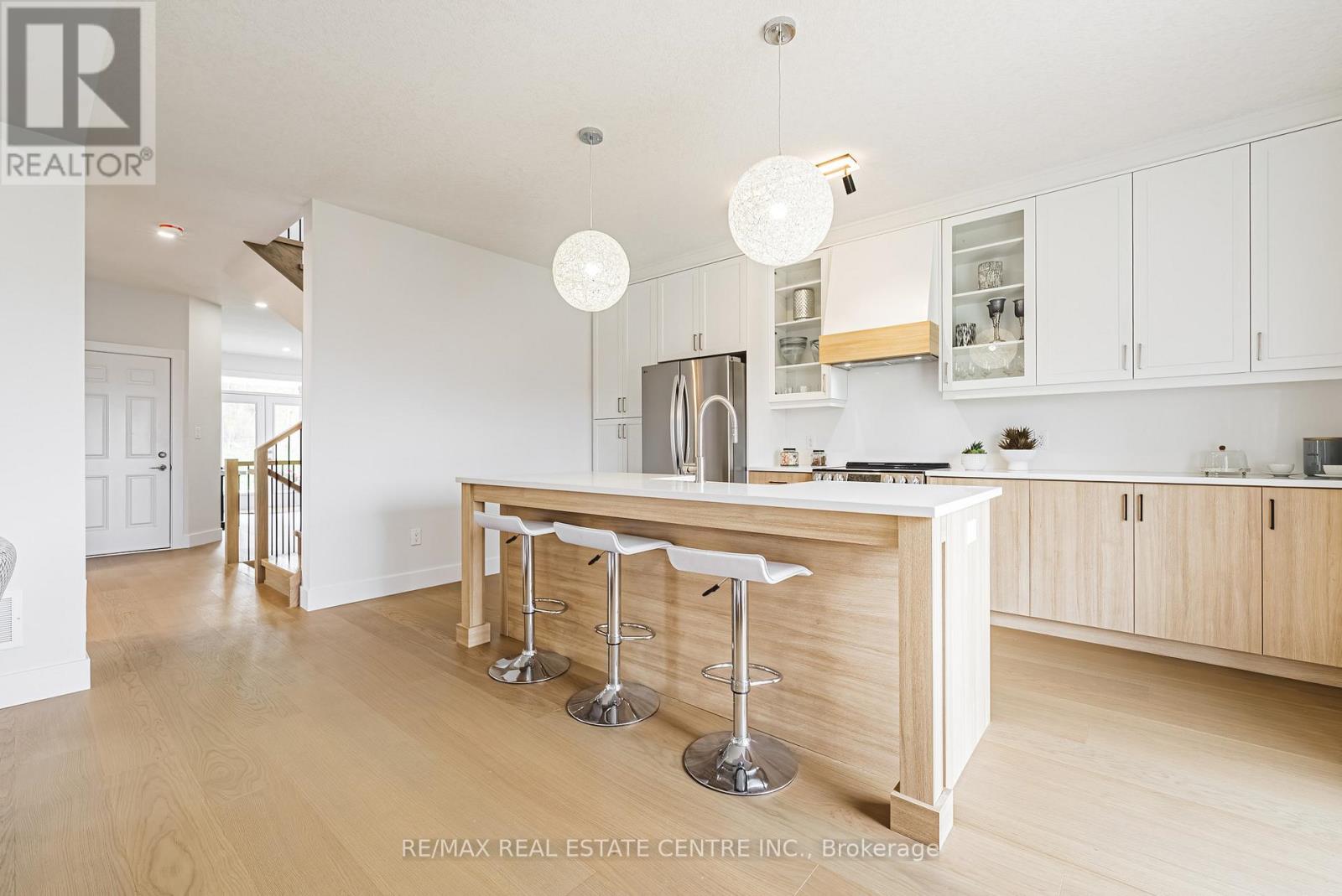 546 Benninger Drive, Kitchener, Ontario  N2E 0C9 - Photo 6 - X12207640