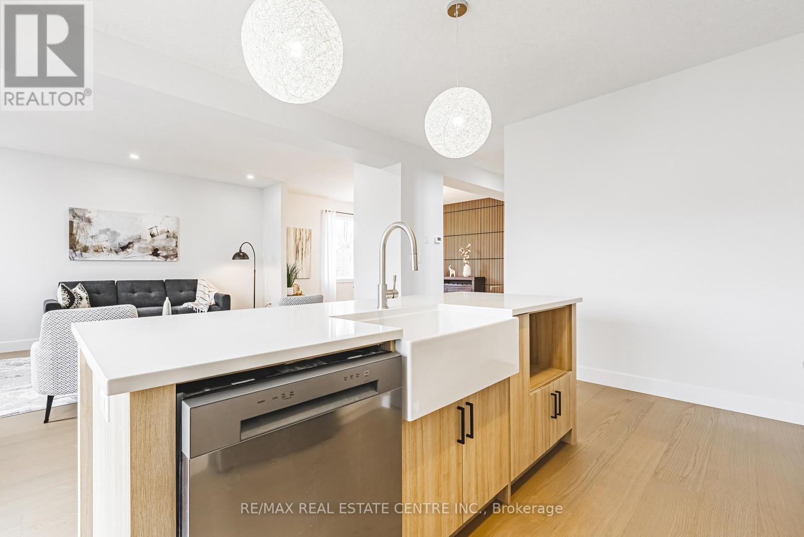 546 Benninger Drive, Kitchener, Ontario  N2E 0C9 - Photo 8 - X12207640
