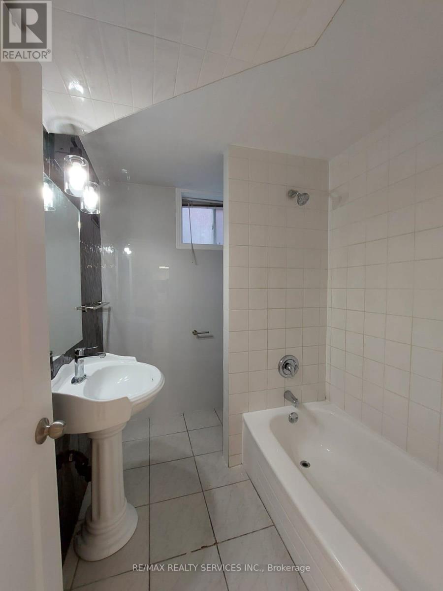 (Lower Level) - 21 Beverley Street, Waterloo, Ontario  N2L 2H5 - Photo 7 - X12207672