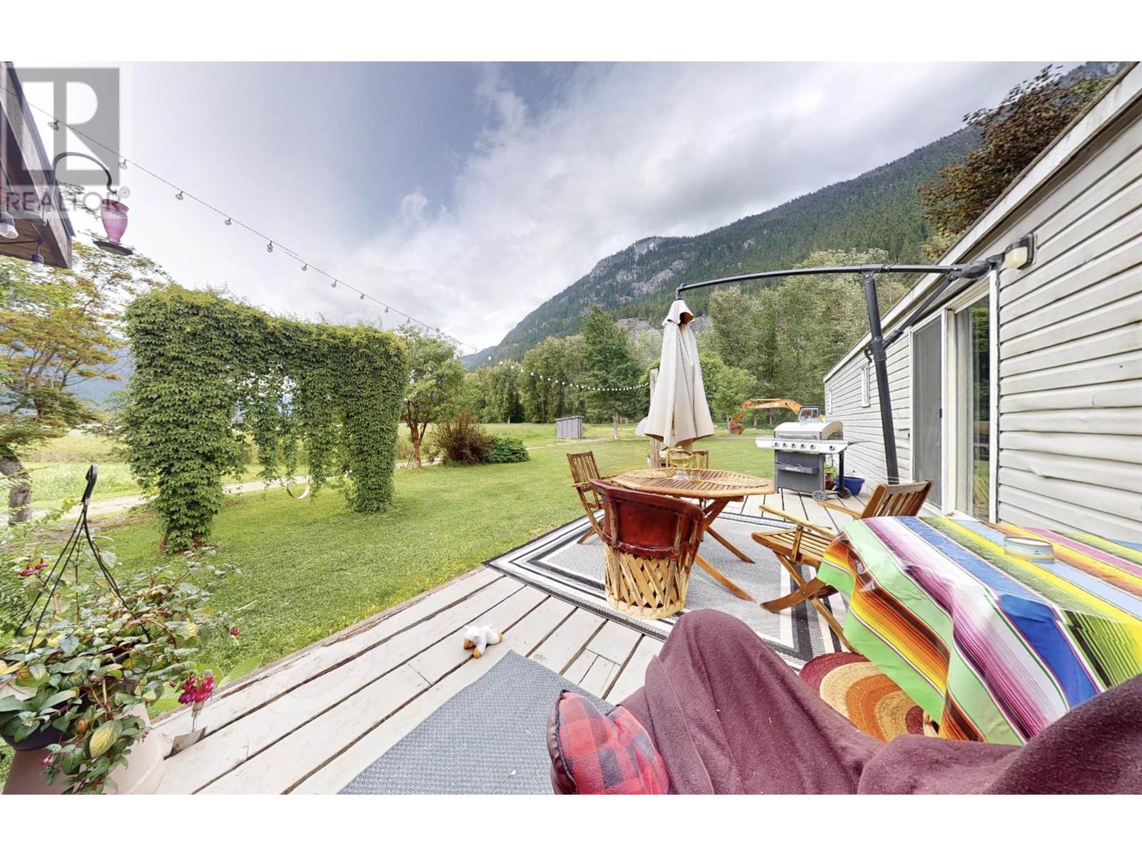 945 Erickson Road, Pemberton, British Columbia  V0N 2L2 - Photo 8 - R3005603