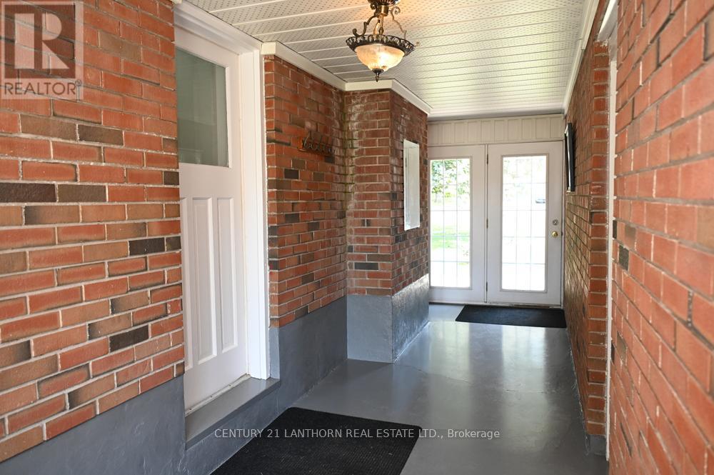 151 Avonlough Road W, Belleville, Ontario  K8N 4Z2 - Photo 6 - X12190093
