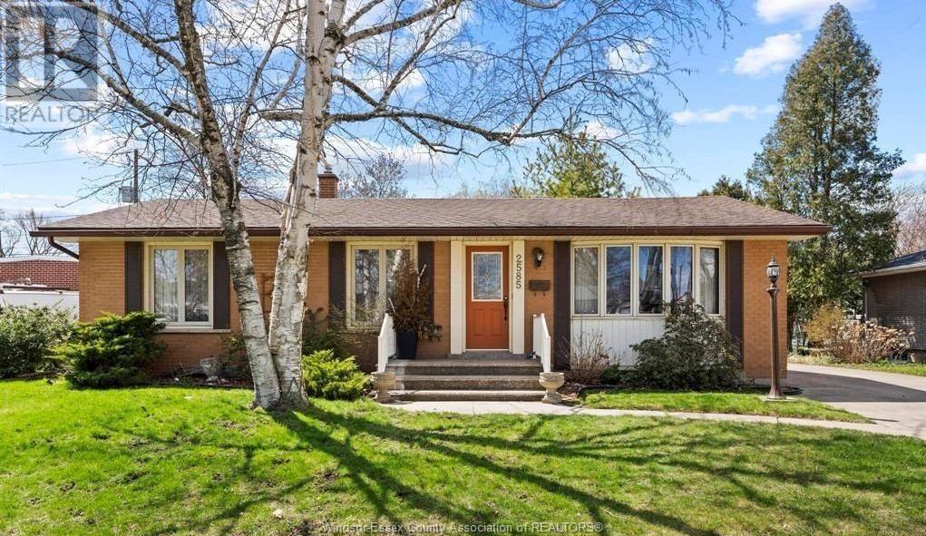 MLS# 25014356: 2585 RANDOLPH AVENUE, Windsor, Canada
