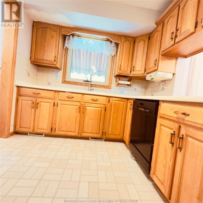 2585 Randolph Avenue, Windsor, Ontario  N9E 3E1 - Photo 5 - 25014356