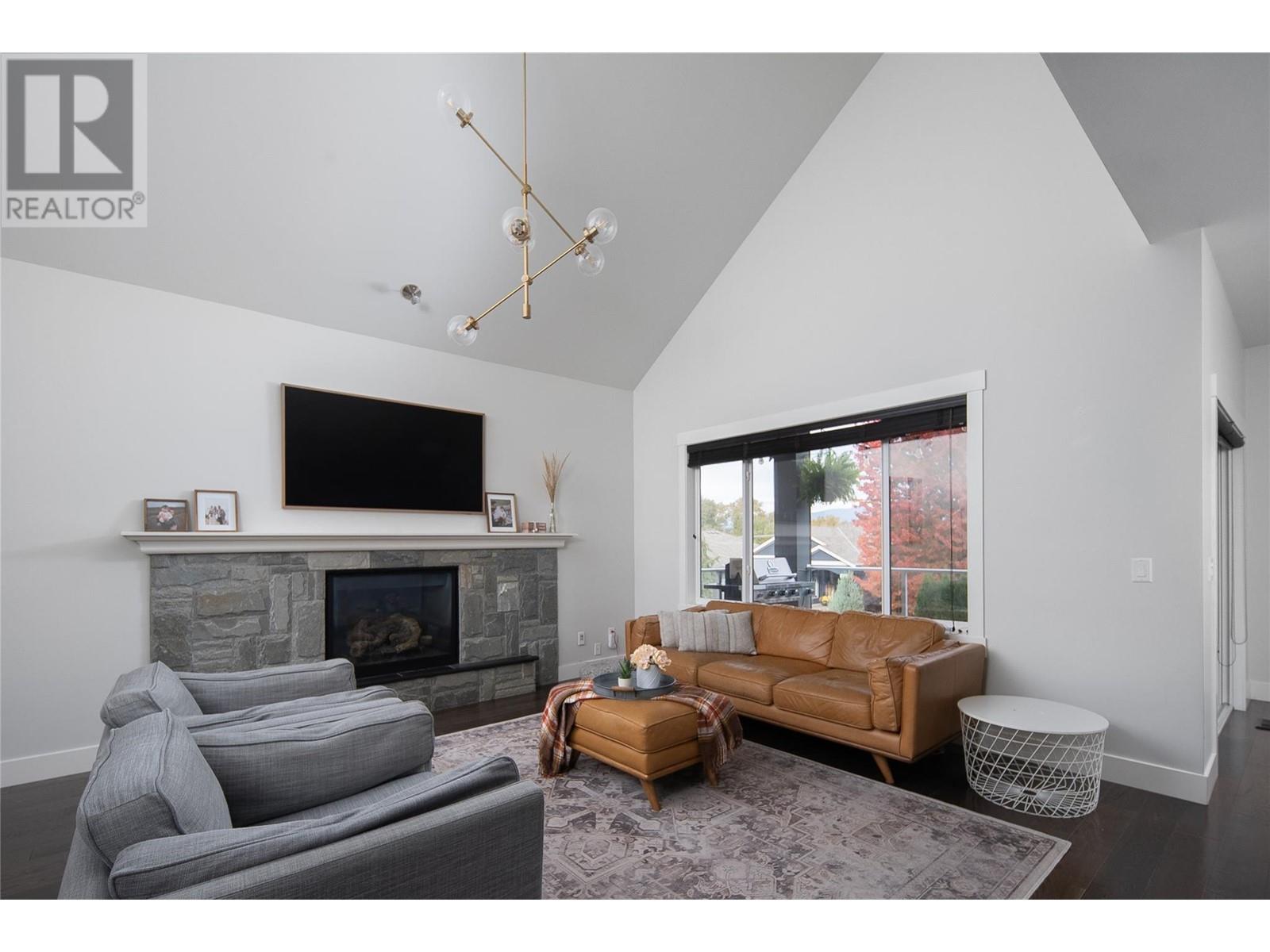 5084 Seon Crescent, Kelowna, British Columbia  V1W 5G8 - Photo 3 - 10348968