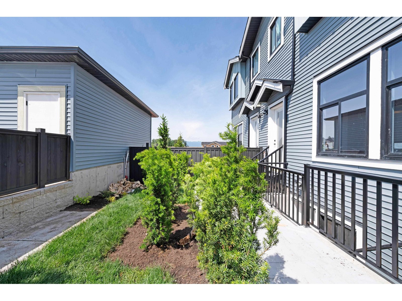 Property at 7637 197 STREET image 4