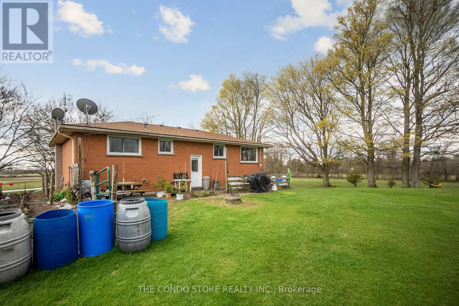 283 Inman Road, Haldimand, Ontario  N1A 2W5 - Photo 5 - X12132912