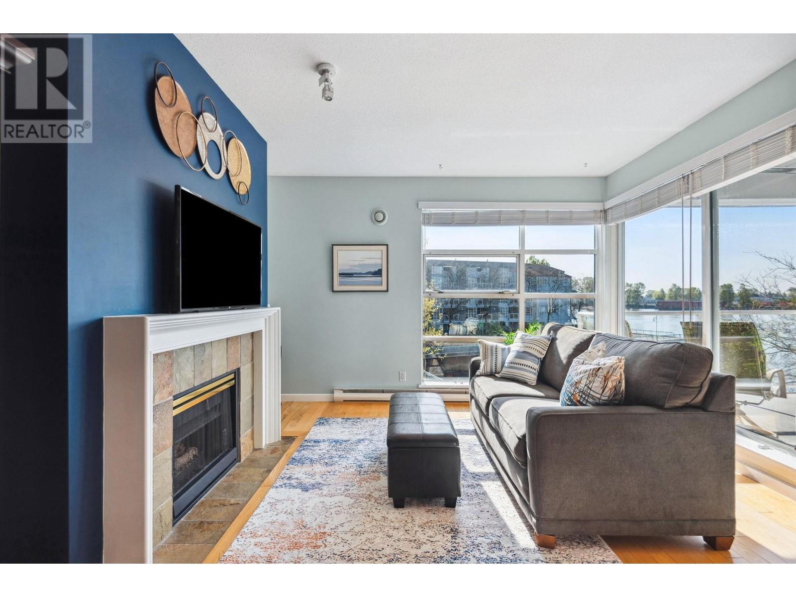 311 1990 E Kent Avenue South, Vancouver, British Columbia  V5P 4X5 - Photo 1 - R2995817