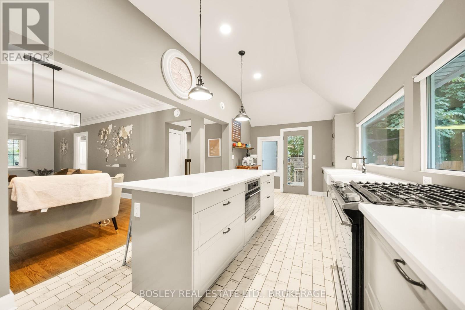 63 Yates Street, St. Catharines (Downtown), Ontario  L2R 5R7 - Photo 6 - X12102187