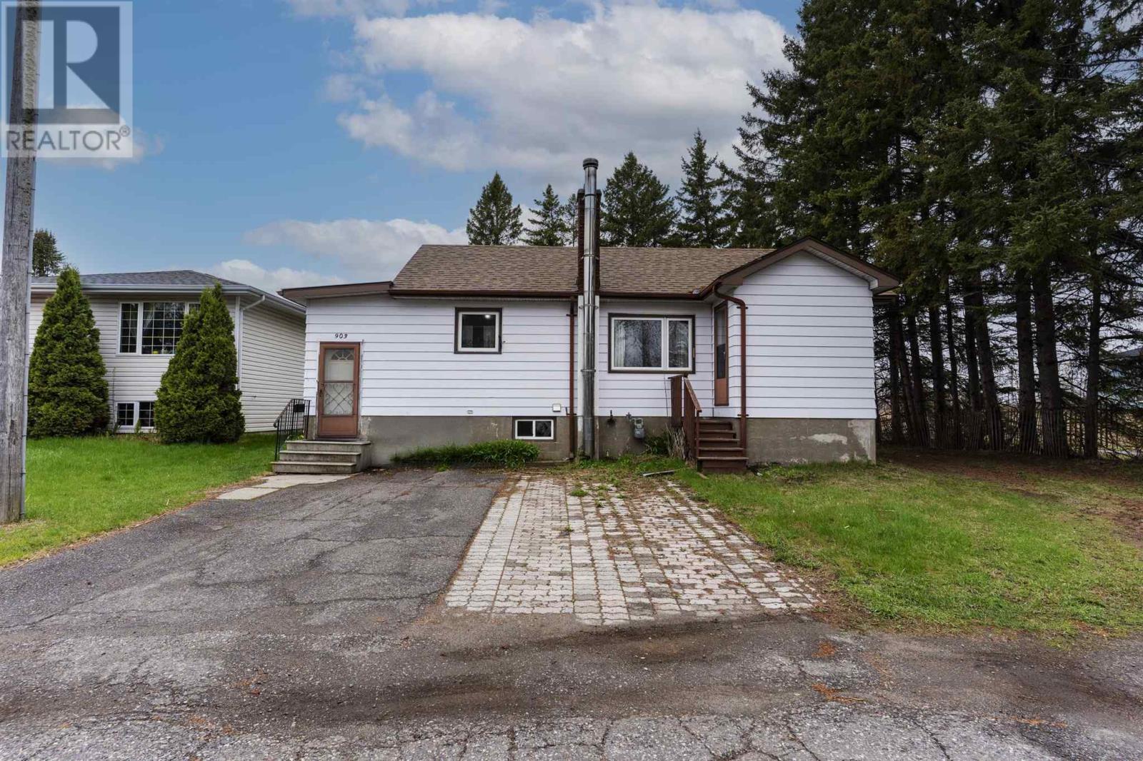 903 Centre Ave, Thunder Bay, Ontario  P7E 2X4 - Photo 1 - TB251257