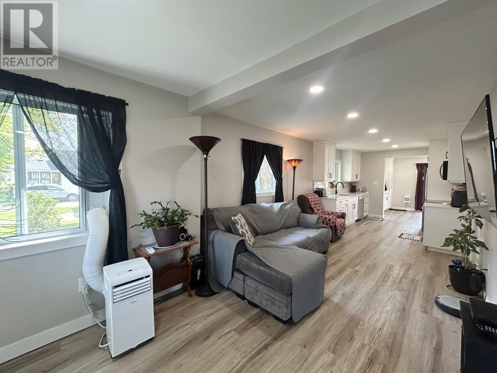 817 Phair Avenue, Fort Frances, Ontario  P9A 2M5 - Photo 10 - TB251368