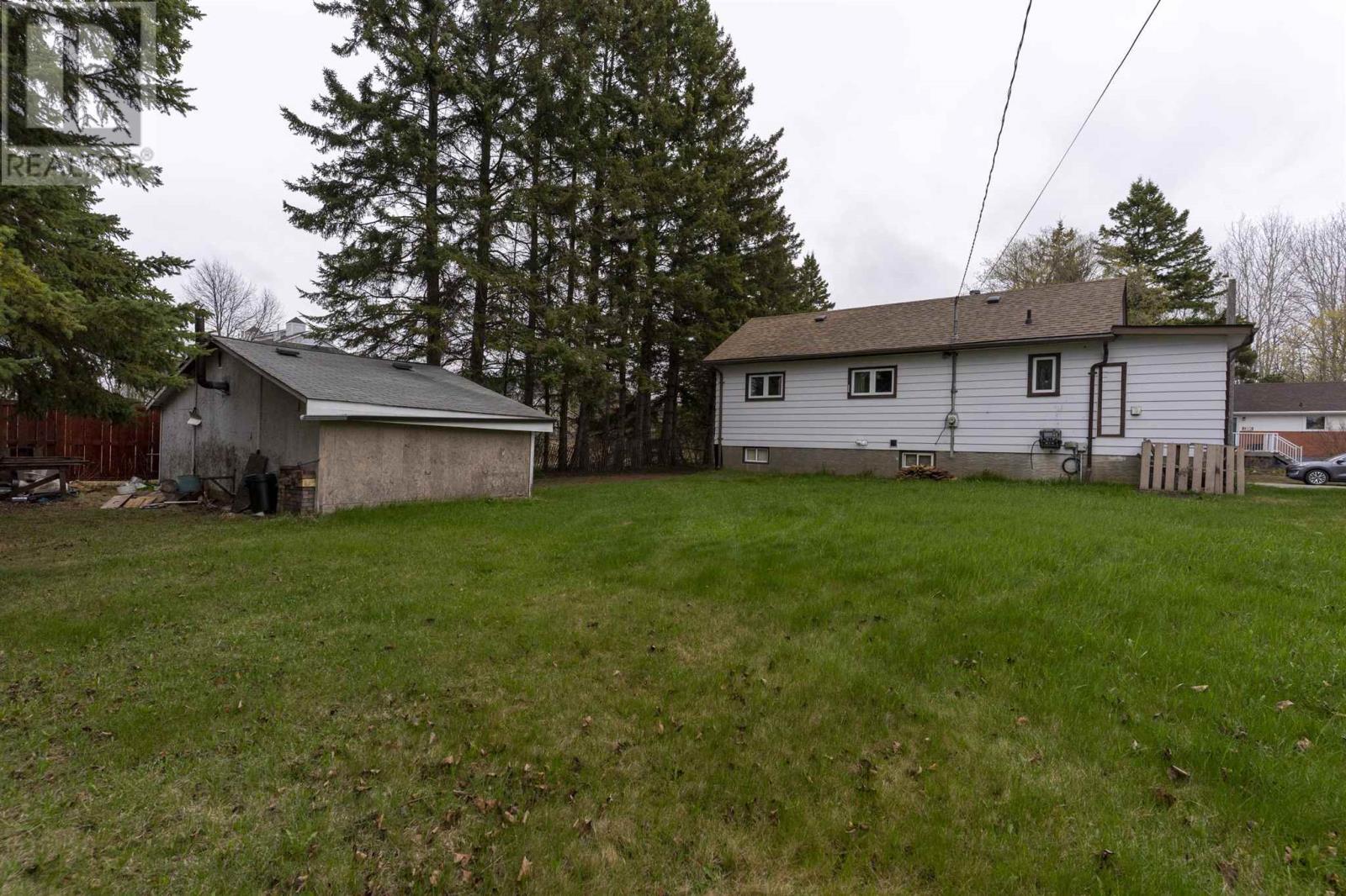 903 Centre Ave, Thunder Bay, Ontario  P7E 2X4 - Photo 27 - TB251257