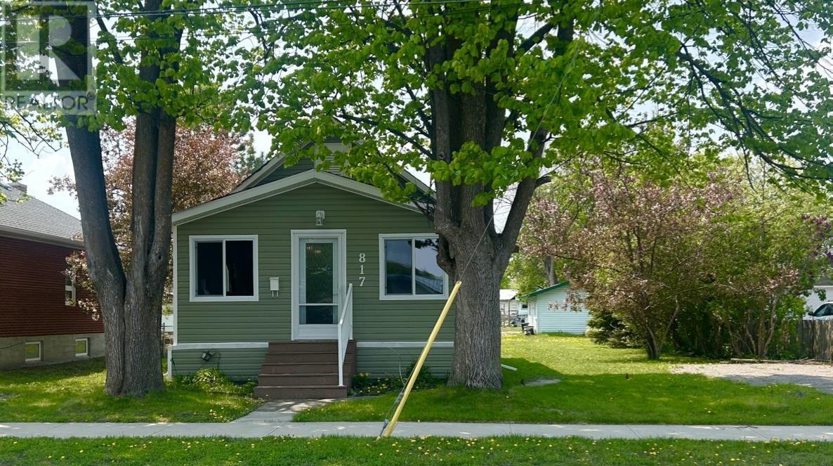 817 Phair Avenue, Fort Frances, Ontario  P9A 2M5 - Photo 2 - TB251368
