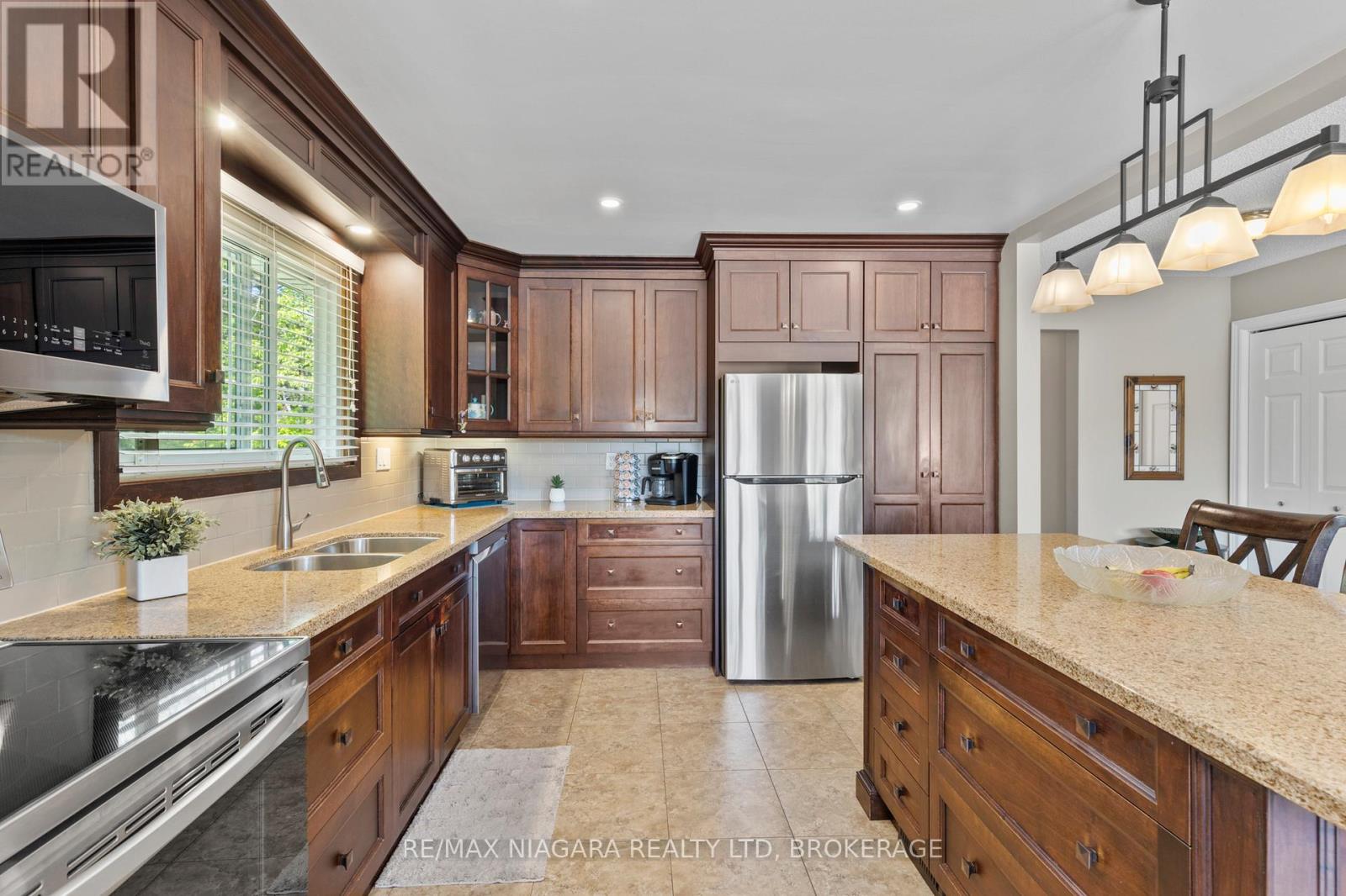 8410 Mundare Crescent, Niagara Falls (Chippawa), Ontario  L2G 7M5 - Photo 14 - X12207845