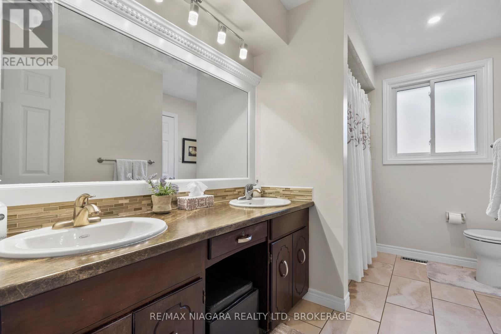 8410 Mundare Crescent, Niagara Falls (Chippawa), Ontario  L2G 7M5 - Photo 20 - X12207845