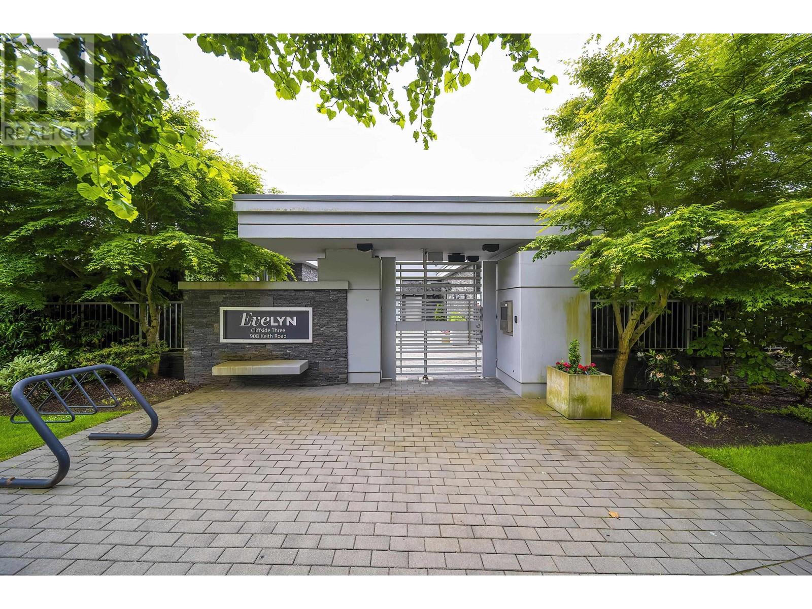 102 908 Keith Road, West Vancouver, British Columbia  V7T 1M3 - Photo 2 - R3013058