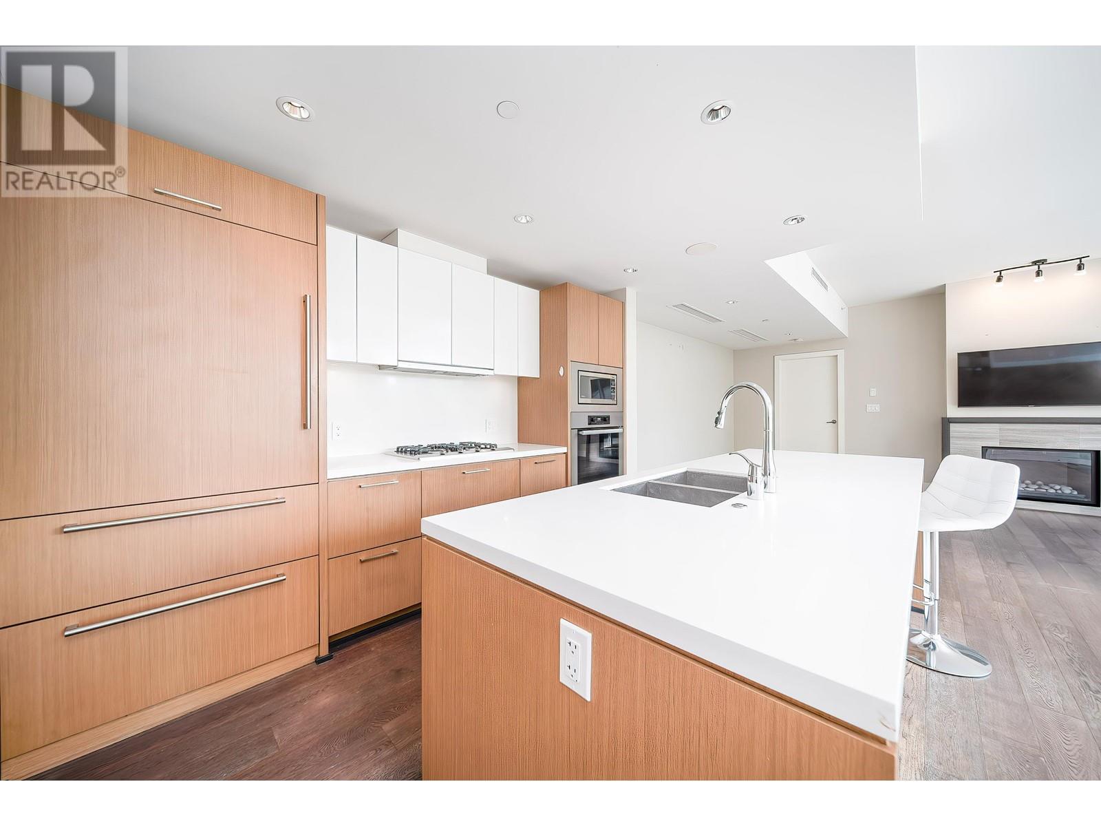 102 908 Keith Road, West Vancouver, British Columbia  V7T 1M3 - Photo 8 - R3013058