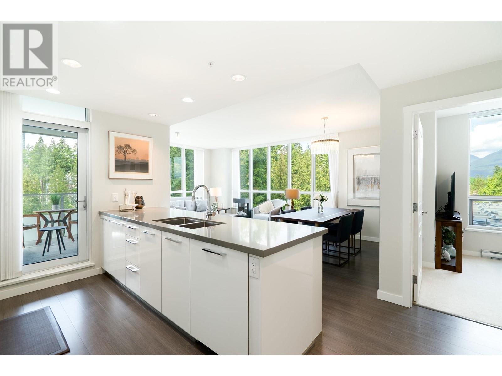 808 3093 Windsor Gate, Coquitlam, British Columbia  V3B 0N2 - Photo 1 - R3013093