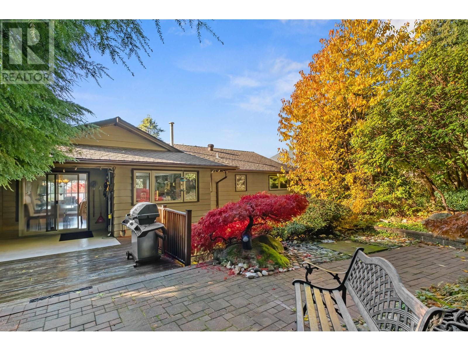 5256 Malaspina Place, North Vancouver, British Columbia  V7R 4M1 - Photo 2 - R3013080