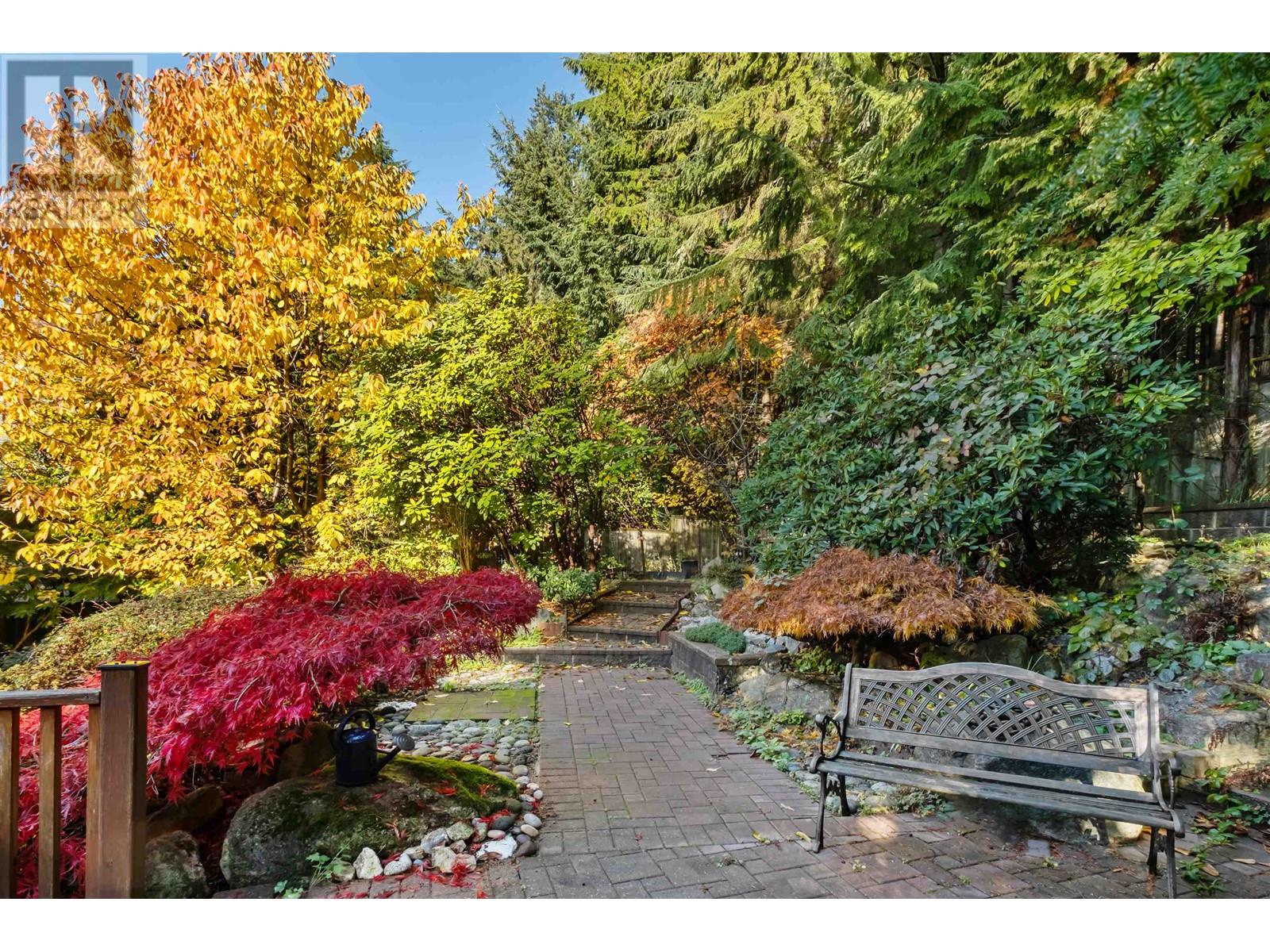 5256 Malaspina Place, North Vancouver, British Columbia  V7R 4M1 - Photo 3 - R3013080