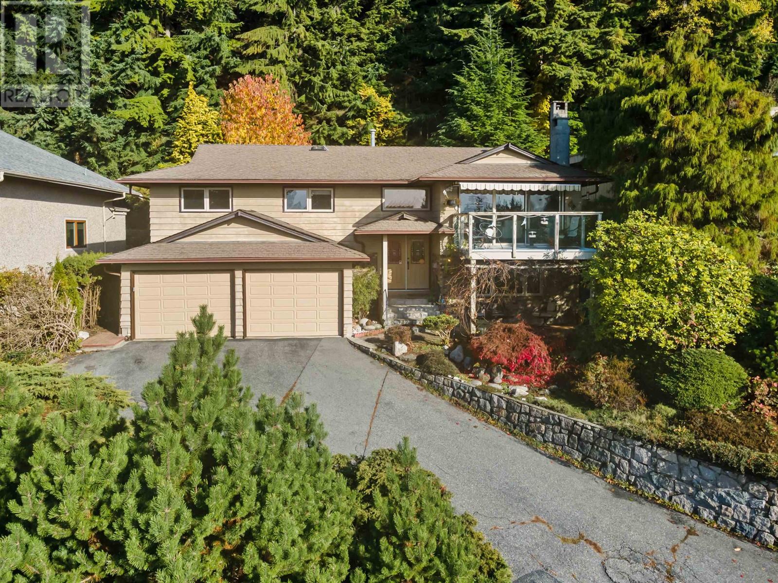 5256 Malaspina Place, North Vancouver, British Columbia  V7R 4M1 - Photo 6 - R3013080