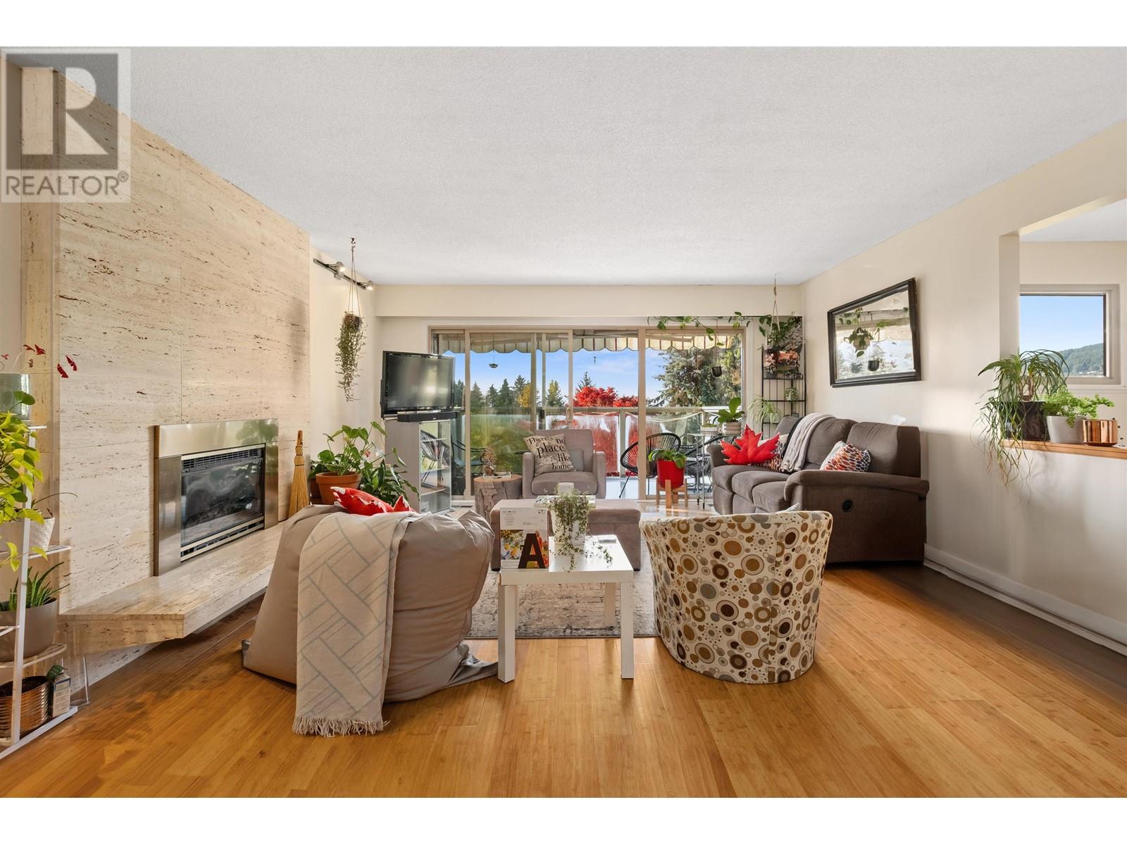5256 Malaspina Place, North Vancouver, British Columbia  V7R 4M1 - Photo 9 - R3013080