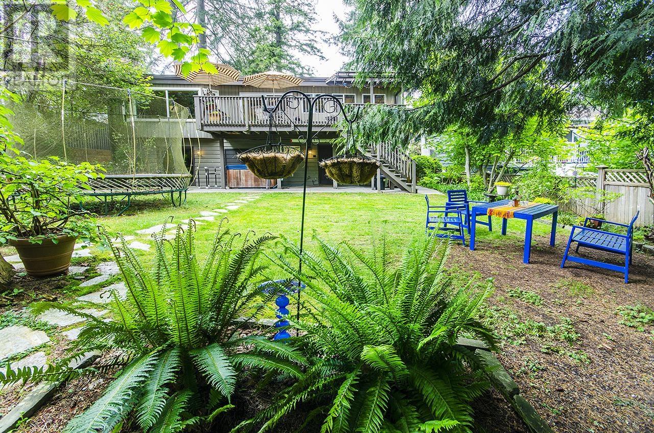 2541 CARNATION STREET, North Vancouver, British Columbia