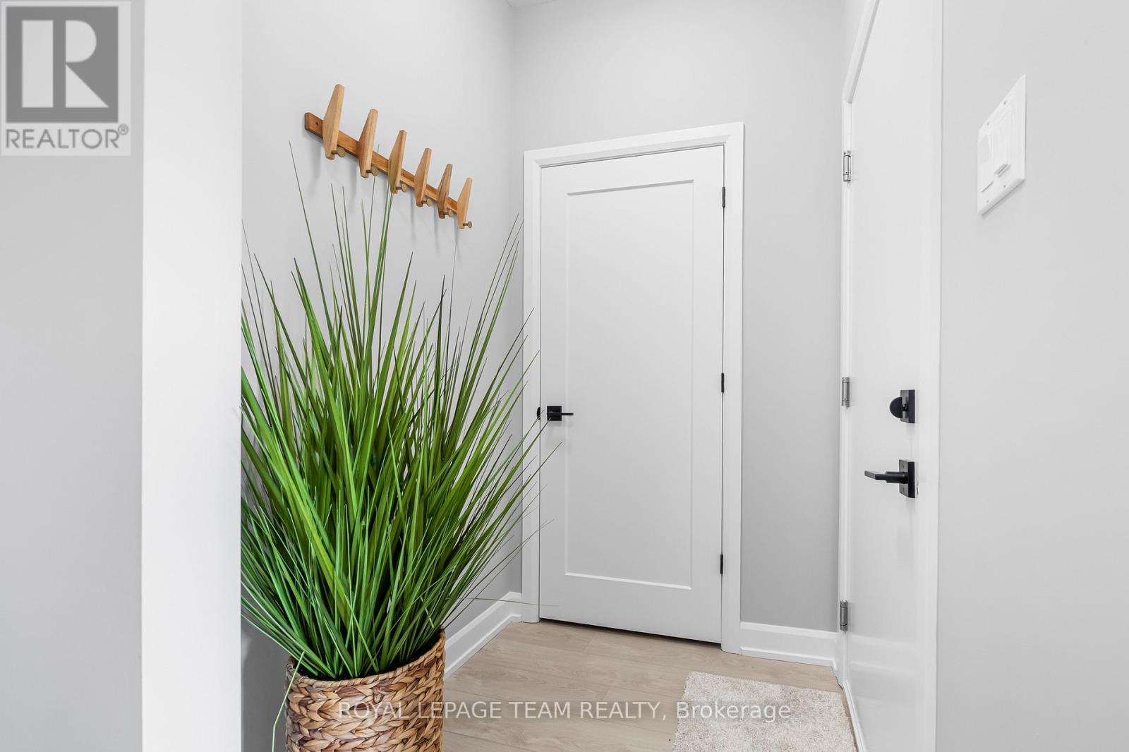 332 Lewis Street W, Merrickville-Wolford, Ontario  K0G 1N0 - Photo 5 - X12170722