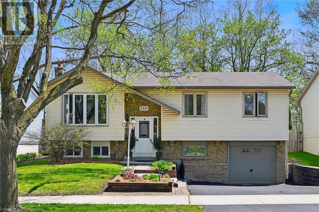 2251 Ingersoll Drive, Burlington, Ontario  L7P 3L1 - Photo 1 - 40737230