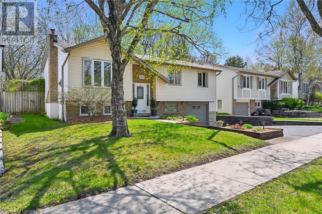 2251 Ingersoll Drive, Burlington, Ontario  L7P 3L1 - Photo 4 - 40737230