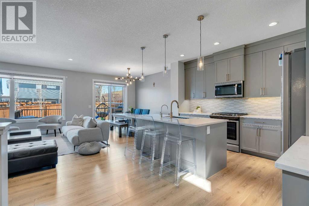 Property at 27 Cranbrook Court SE image 3