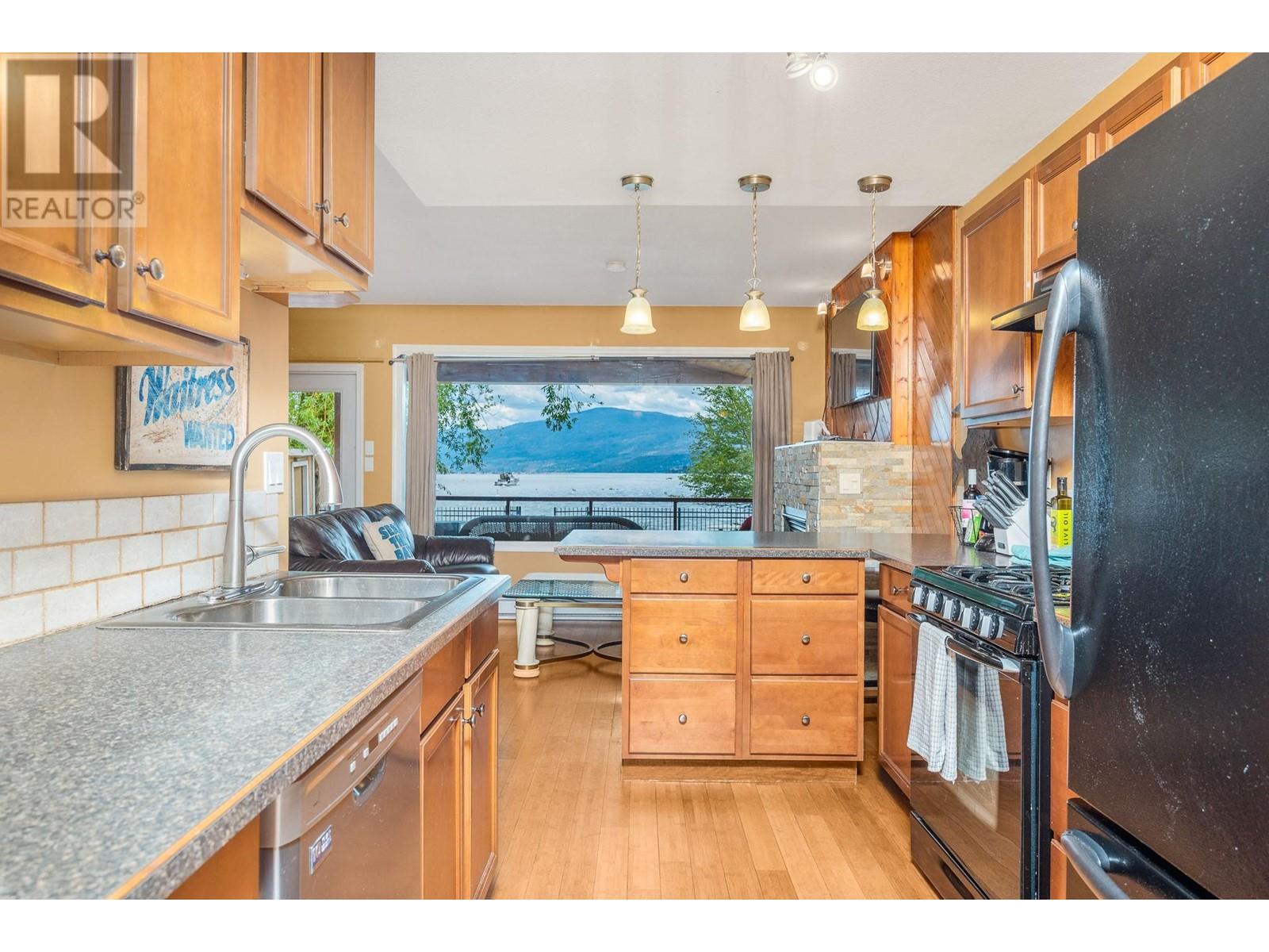 2612 Lakeshore Road, Vernon, British Columbia  V1H 1N1 - Photo 5 - 10350274