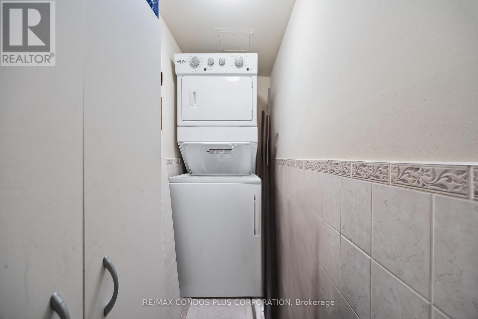 902 - 62 Wellesley Street W, Toronto, Ontario  M5S 2X3 - Photo 24 - C12207258