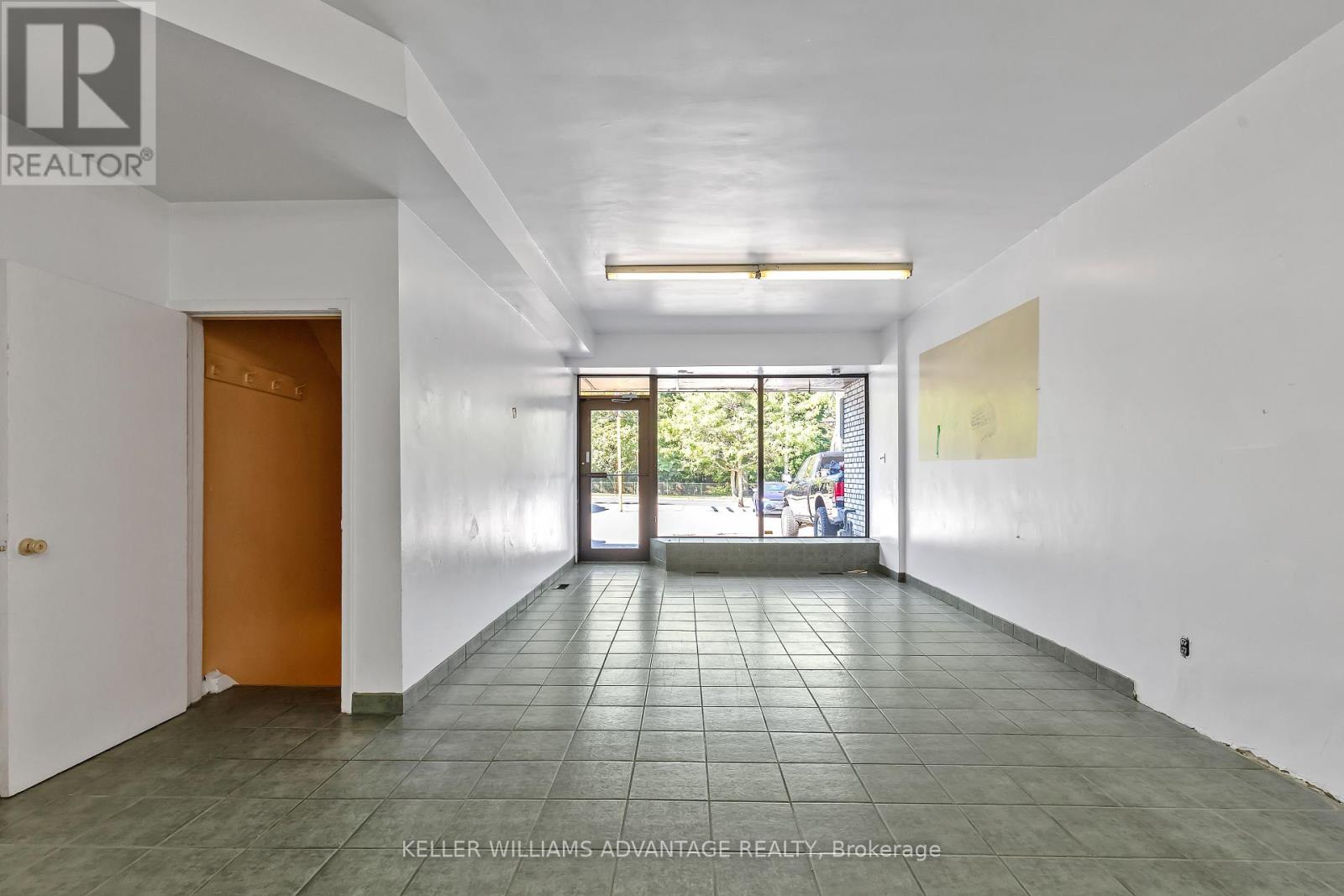 Mn&lwr - 555 Kennedy Road, Toronto, Ontario  M1K 2B1 - Photo 2 - E12206982