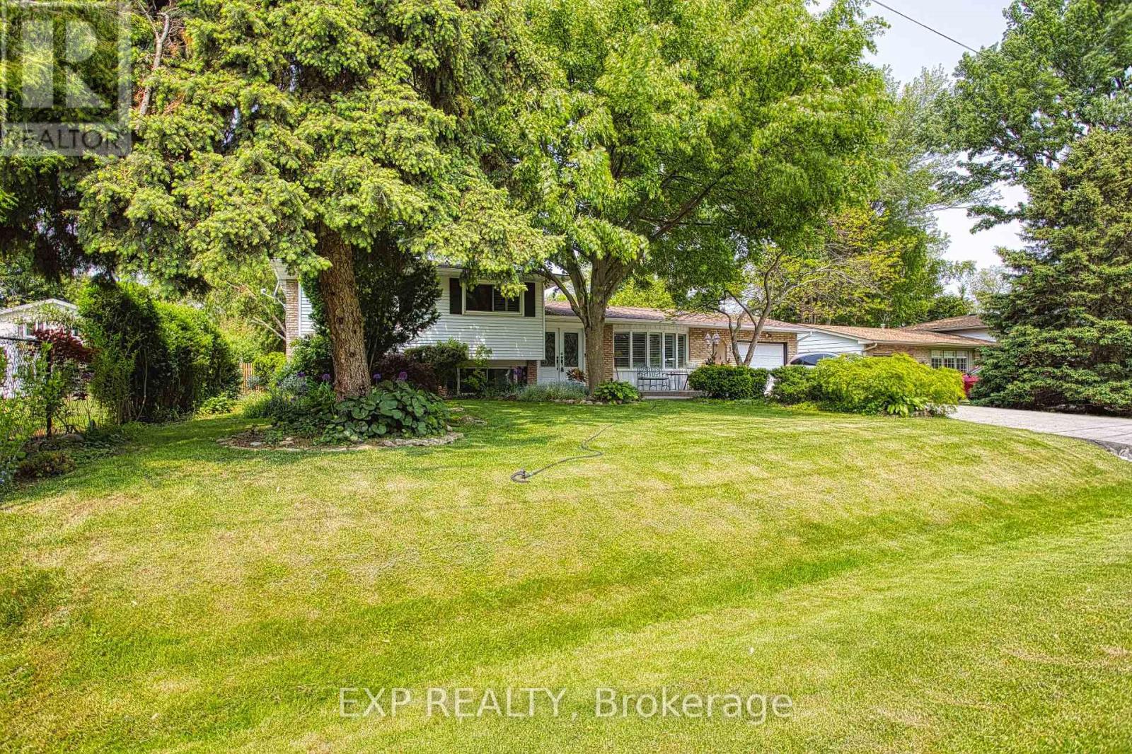 14 George Street, Grimsby (Grimsby West), Ontario  L3M 3Y4 - Photo 3 - X12086825