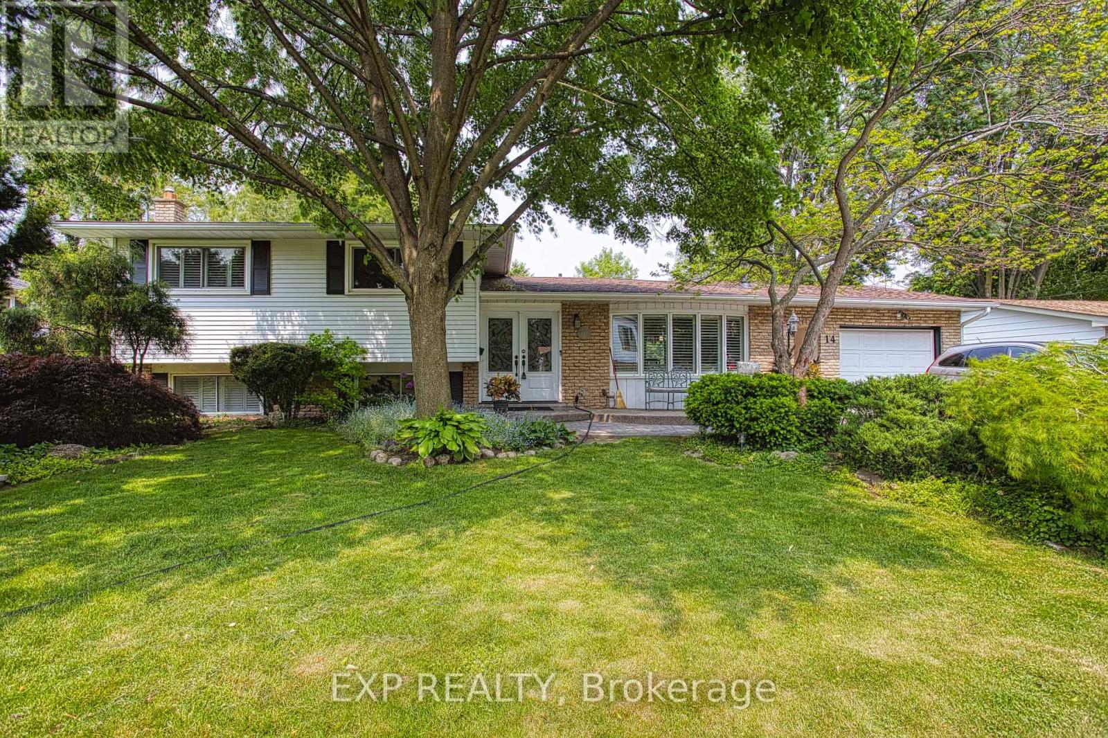 14 George Street, Grimsby (Grimsby West), Ontario  L3M 3Y4 - Photo 2 - X12086825