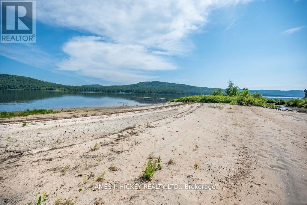 419 Devlin Lane, Laurentian Hills, Ontario  K0J 1P0 - Photo 24 - X12204173