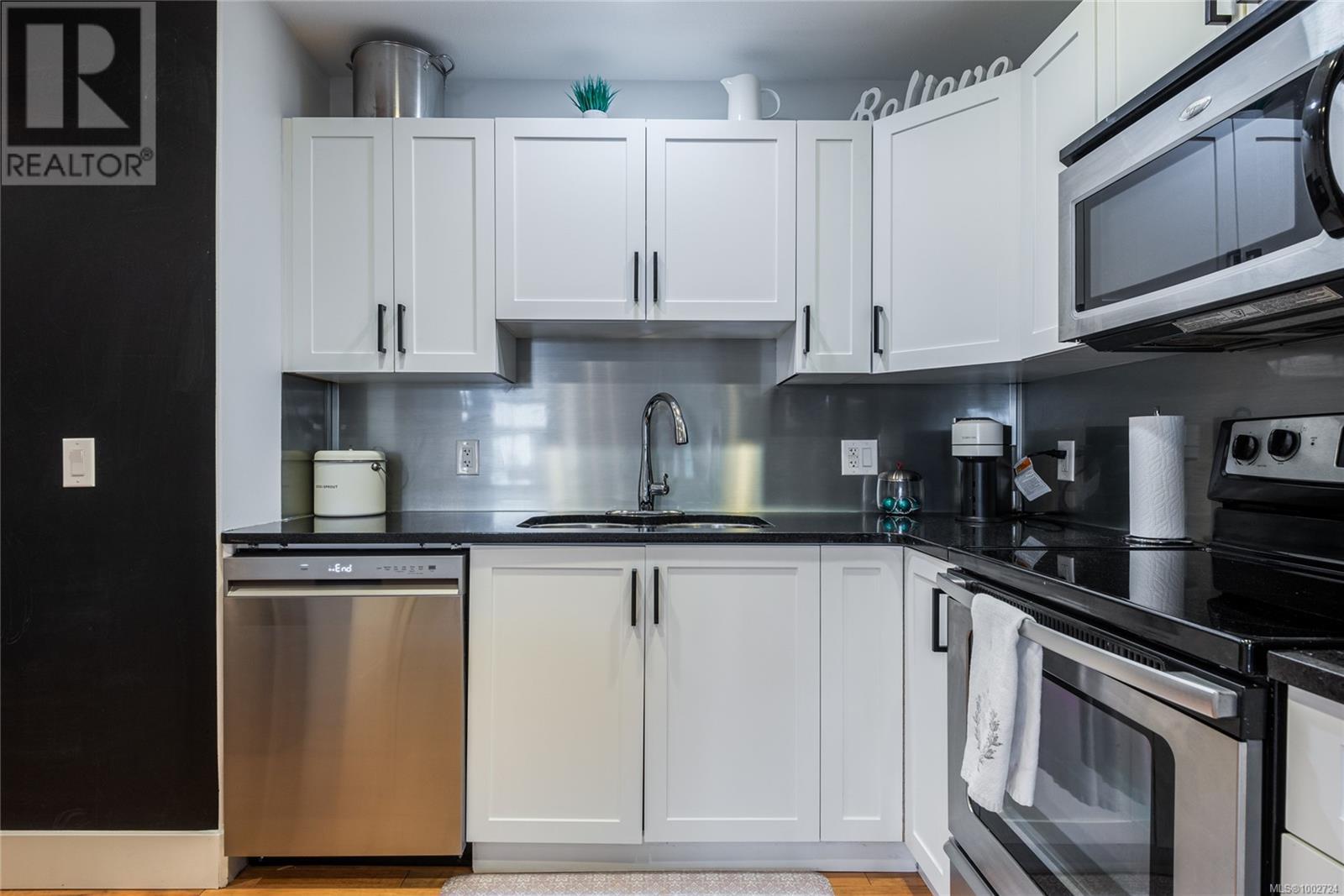 204 1392 Island Hwy, Campbell River, British Columbia  V9W 1B7 - Photo 4 - 1002724