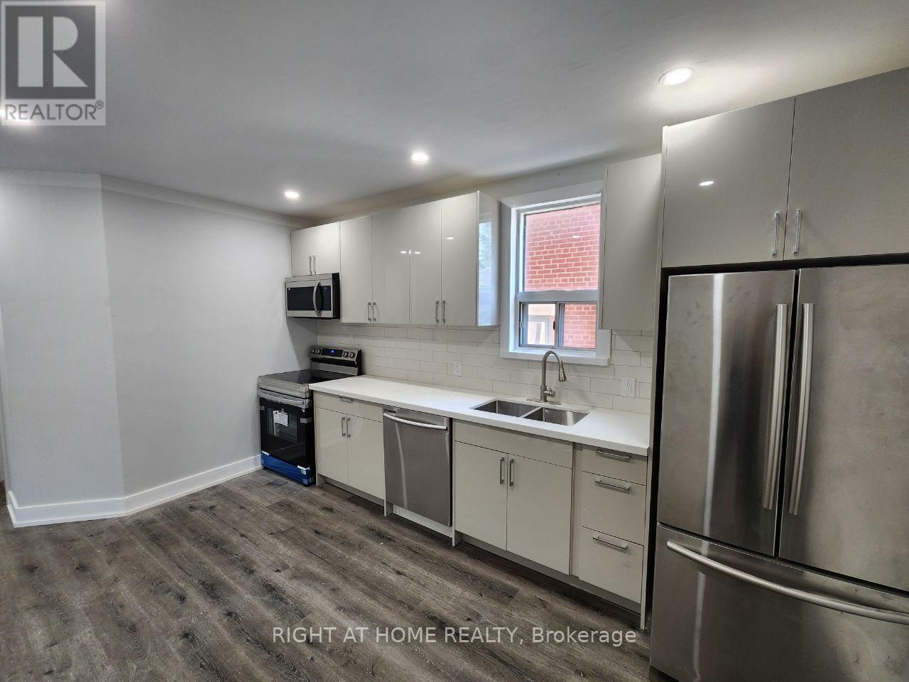 137 WANLESS AVENUE, Toronto, Ontario
