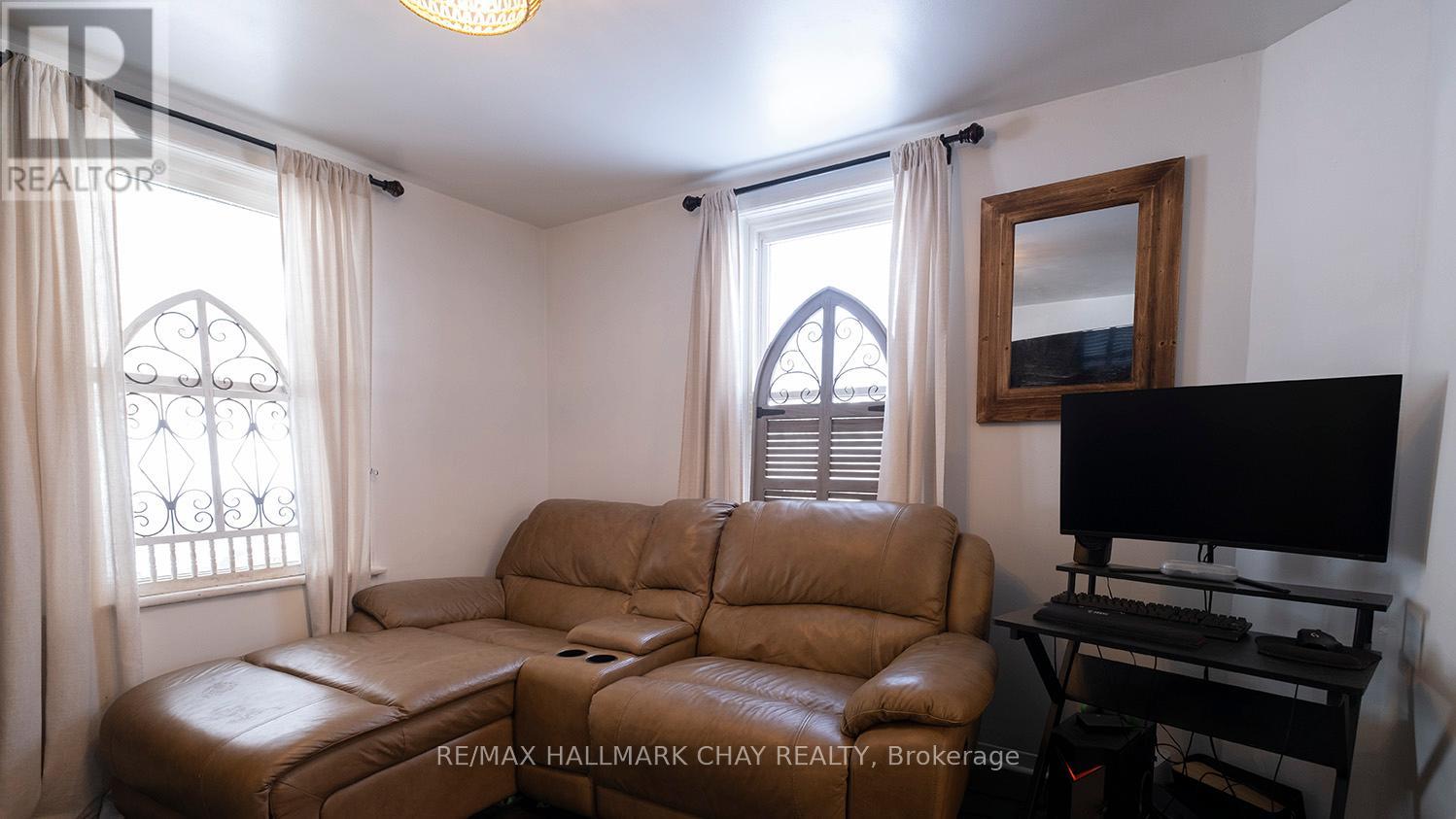 335 Russell Street, Midland, Ontario  L4R 3A5 - Photo 9 - S12152284