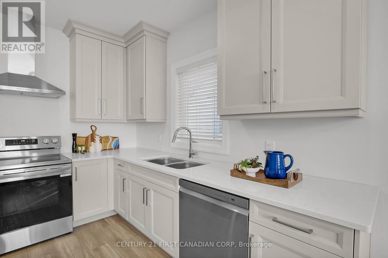 403 Breakwater Boulevard, Central Elgin, Ontario  N5L 0B5 - Photo 15 - X12173868