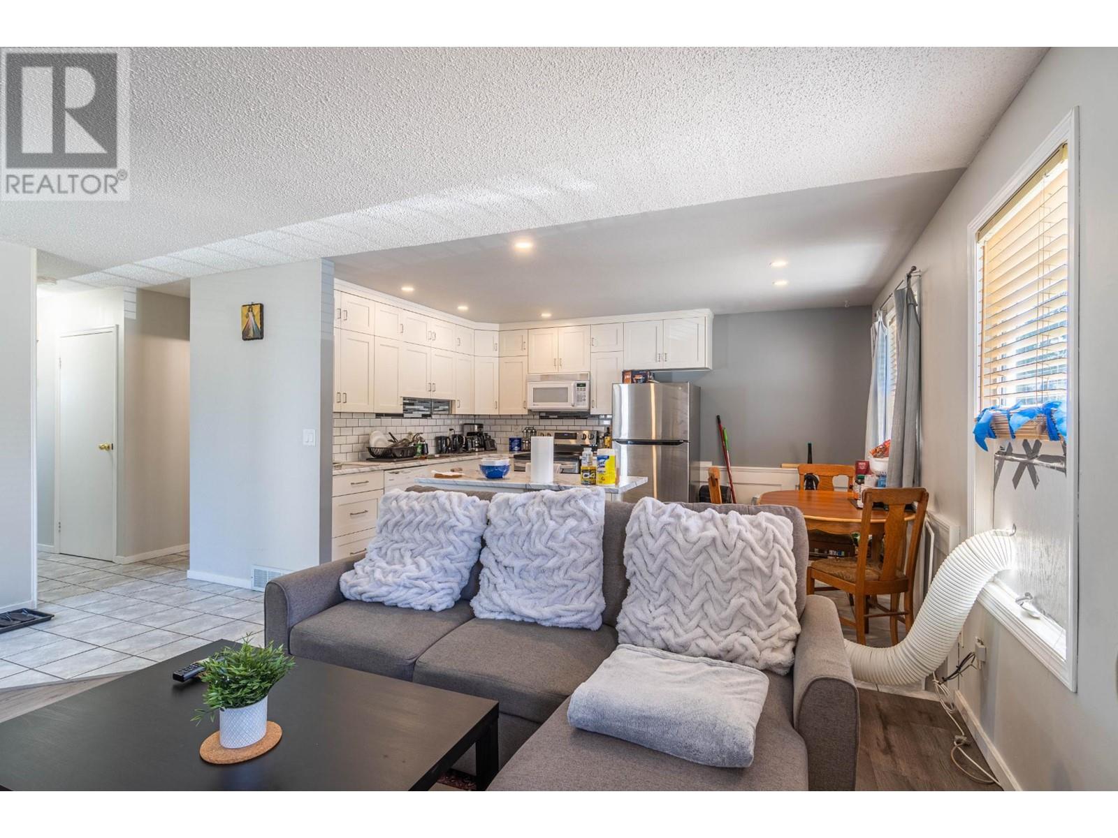 416 Waddington Drive, Kamloops, British Columbia  V2E 1M5 - Photo 5 - 10351440
