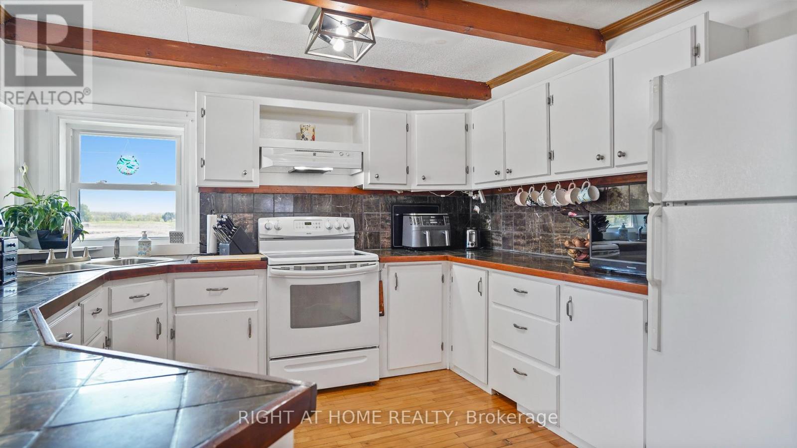 1407 Kottmeier Road, Thorold, Ontario  L3B 5N5 - Photo 8 - X12159696