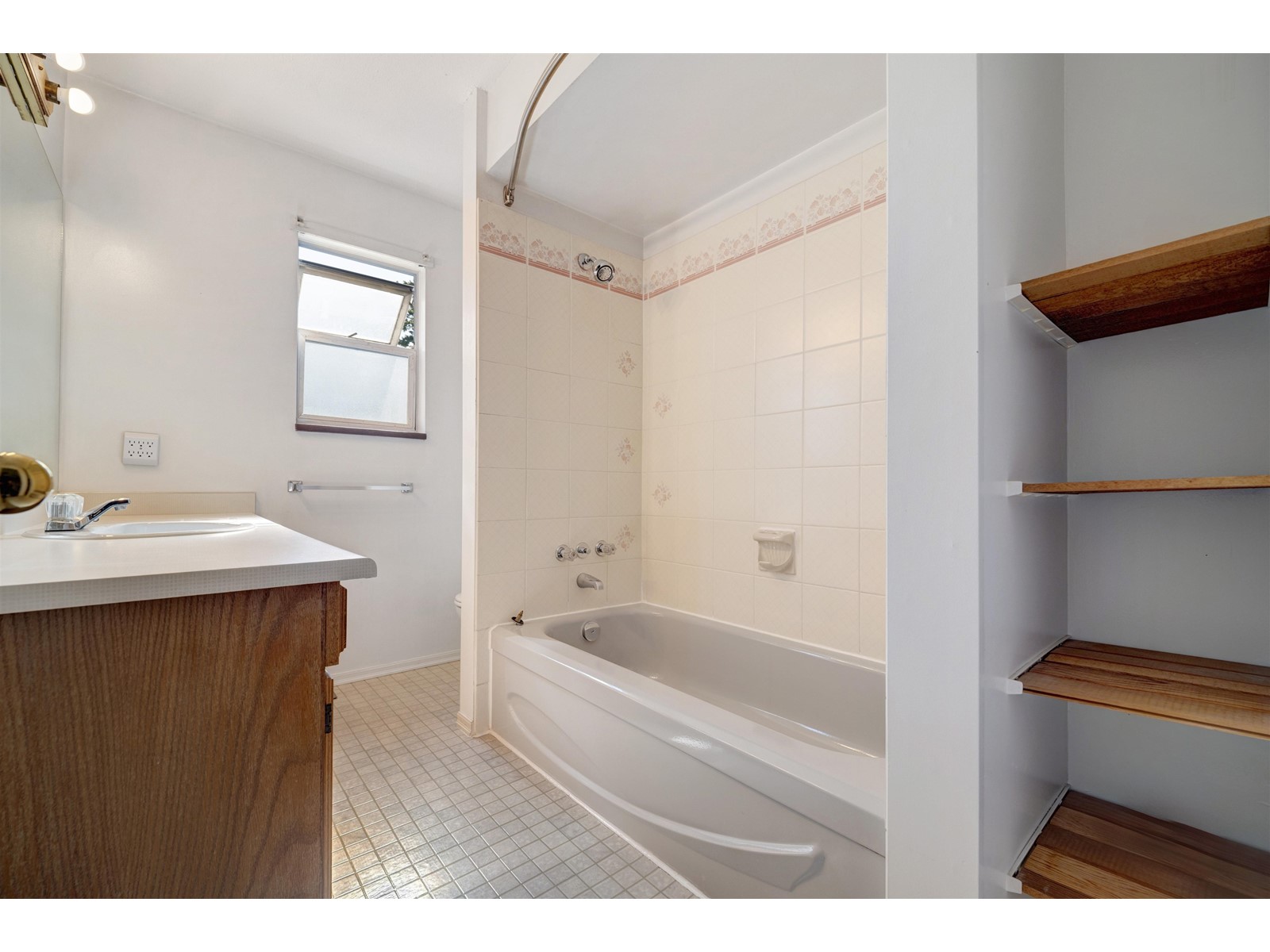16097 10 Avenue, Surrey, British Columbia  V4A 1A7 - Photo 24 - R3008130