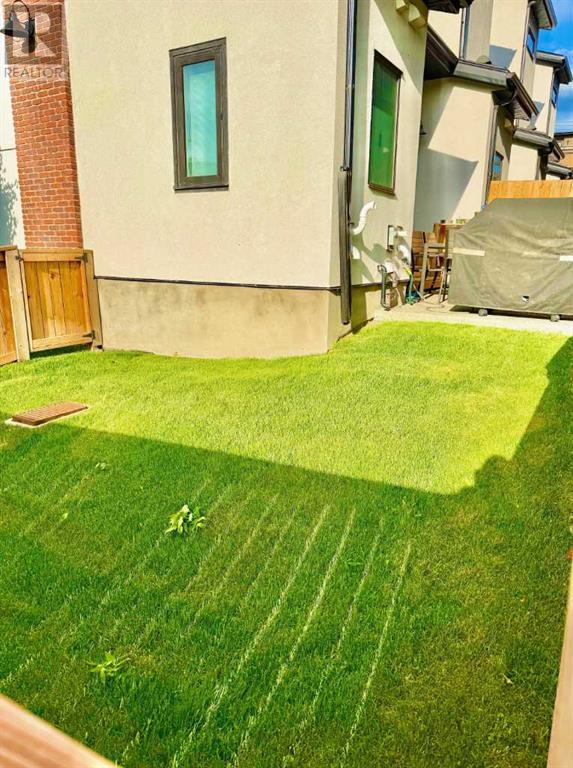 Property at 4929 20 Street SW image 4