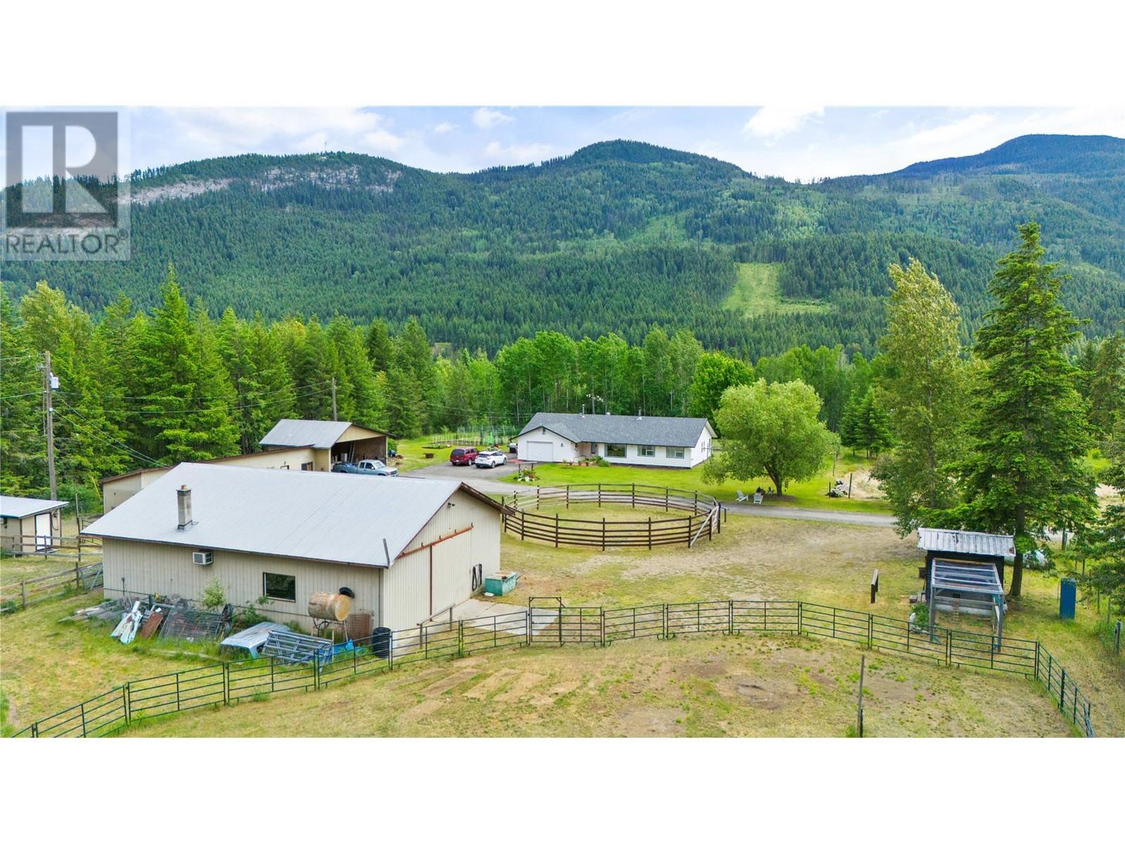 3056 HARMON Road, Clearwater, British Columbia