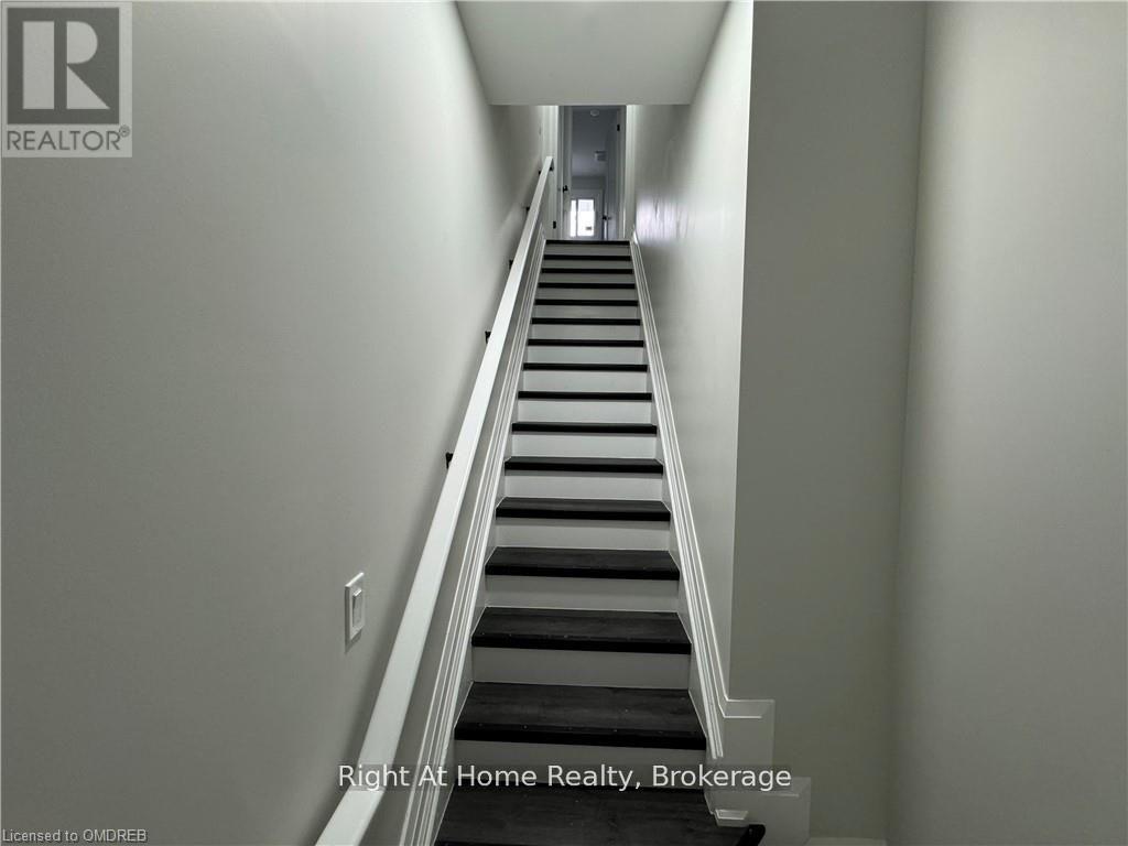 44 Main Street S, Halton Hills, Ontario  L7G 3G4 - Photo 2 - W12208007