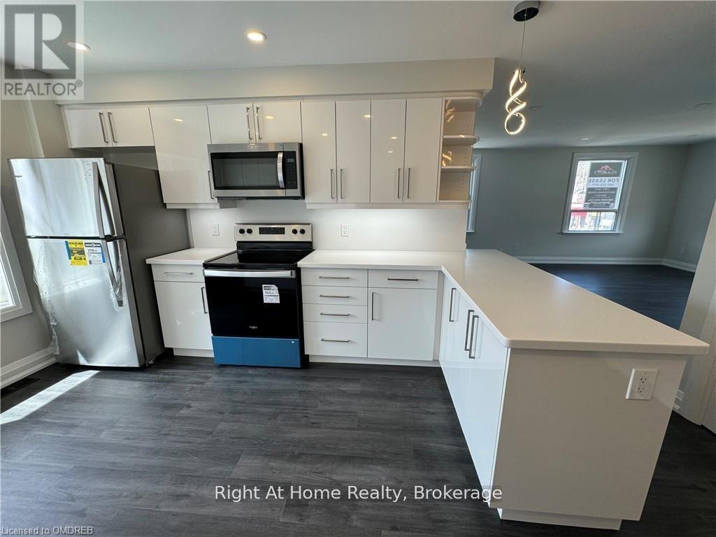 44 Main Street S, Halton Hills, Ontario  L7G 3G4 - Photo 3 - W12208007