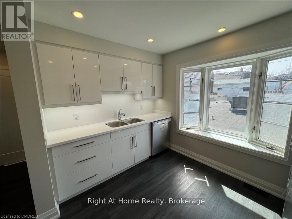 44 Main Street S, Halton Hills, Ontario  L7G 3G4 - Photo 4 - W12208007